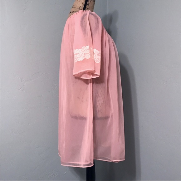 Vintage 1960s Sheer Peach Robe With Lace Detail - Picture 2 of 8
